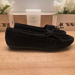 Minnetonka Womens Kilty Suede Moccasin - Black - Size 6